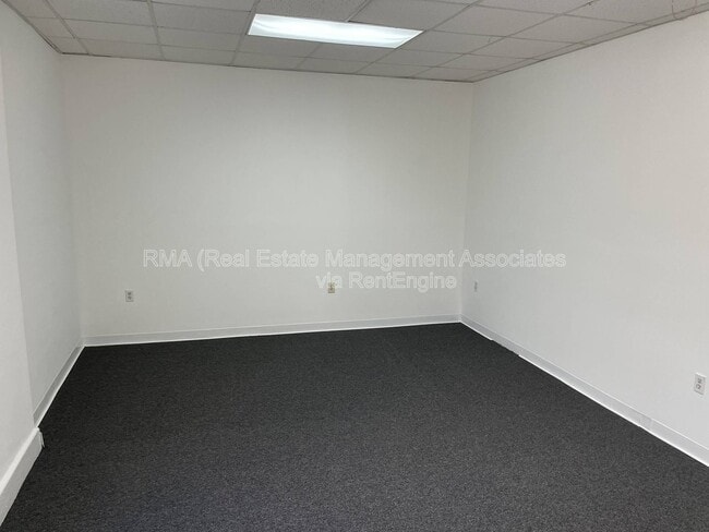 Building Photo - 11 Market St