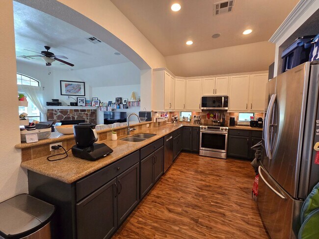 Building Photo - 15417 Meadow Pass