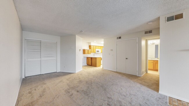 Building Photo - 13950 E Oxford Pl