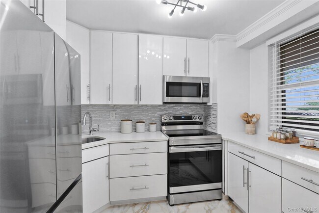 Building Photo - 5800 Arlington Ave