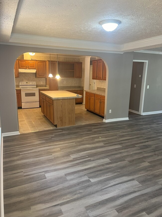 Building Photo - 489 Windwood Dr