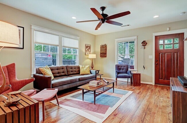 Building Photo - 1110 E 26th St