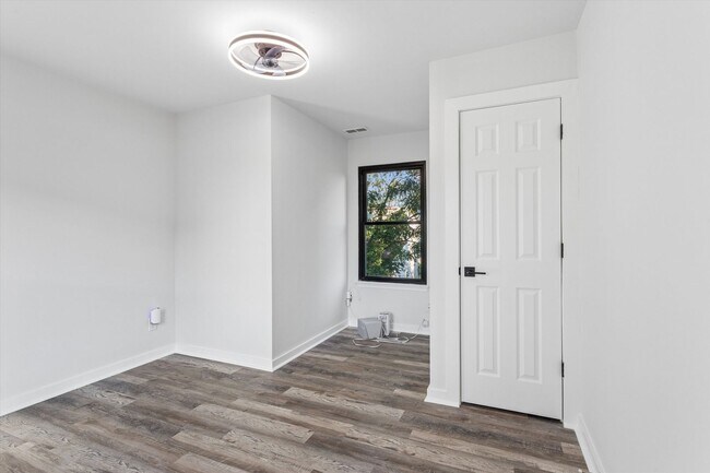 Building Photo - 635 26th St