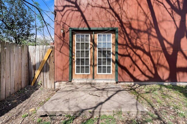 Building Photo - 2314 Parker Ln