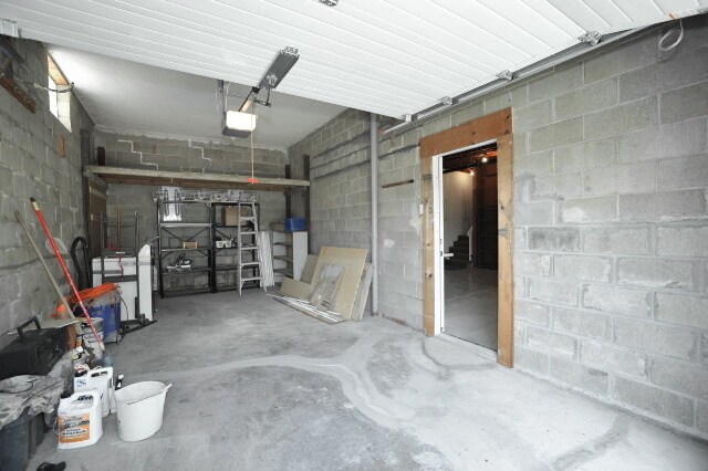 Building Photo - 1440 Barr Ave