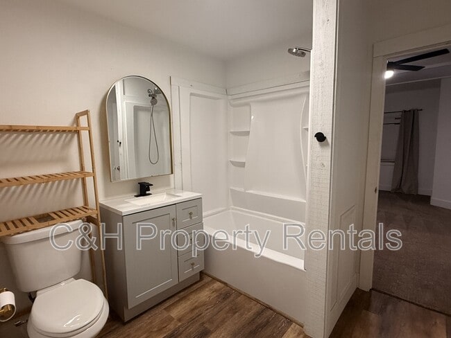 Building Photo - 631 Miles Ave