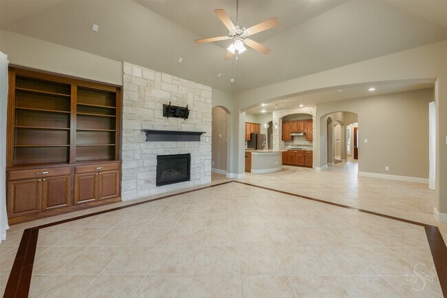 Building Photo - 32611 Waltham Crossing
