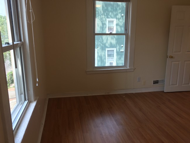 Building Photo - 86 Adeline St