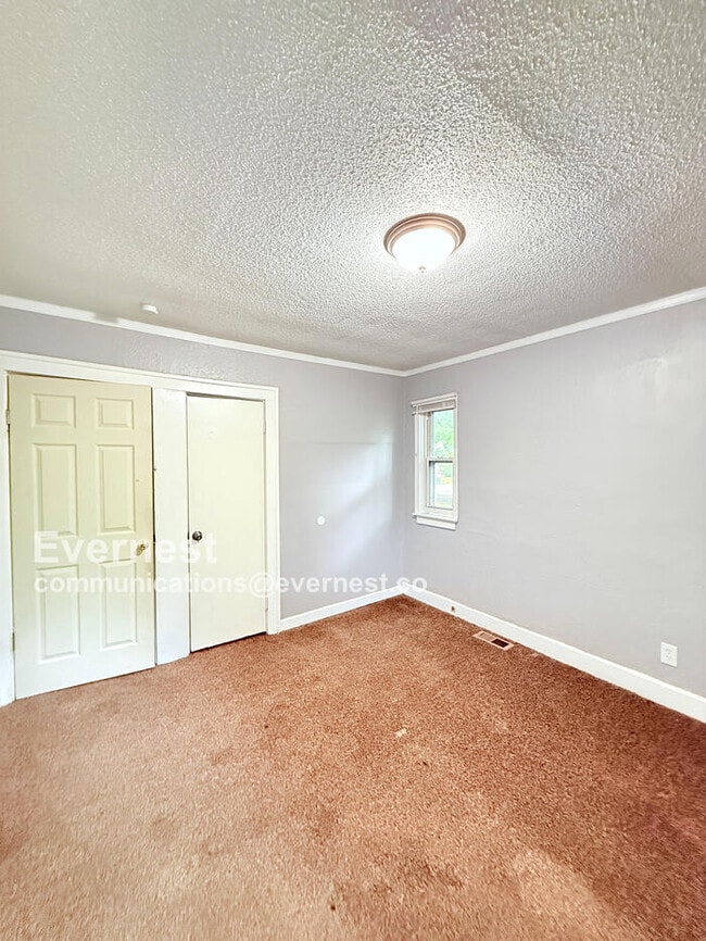 Building Photo - 15101 Ward Ave