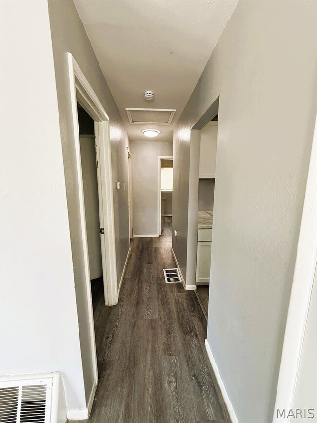 Building Photo - 323 Shepley Dr