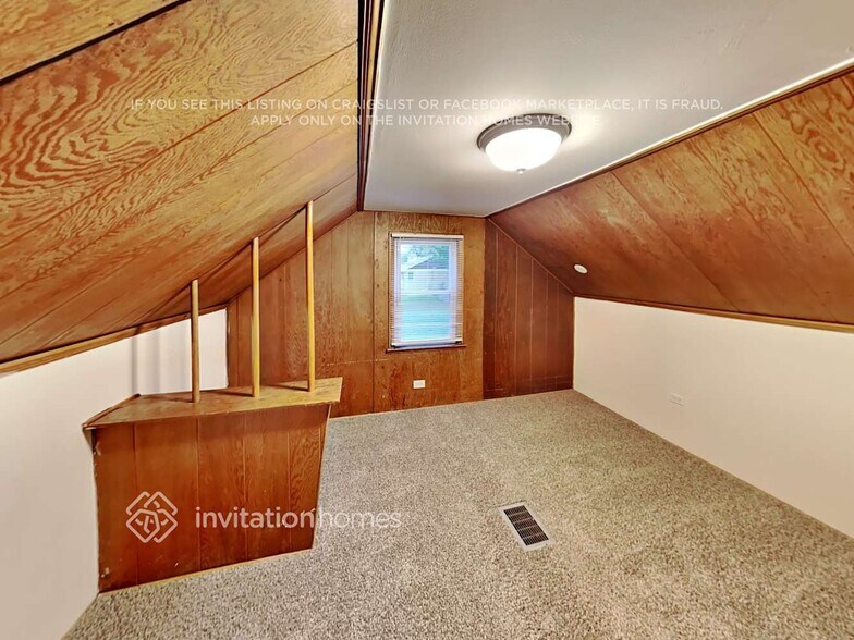 Building Photo - 10933 S Tripp Ave