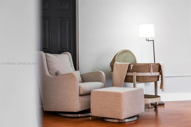 Building Photo - 1651 SW 13th Ave