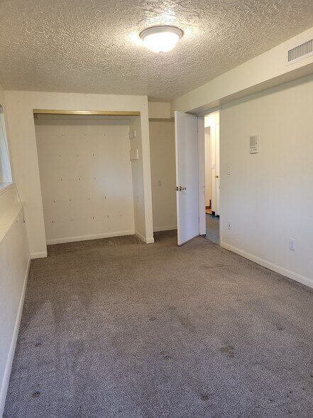 bedroom #4 downstairs - 5095 SW 163rd Ave