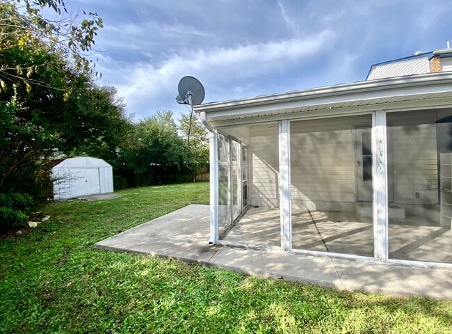 Building Photo - 702 Brook Meadow Ct