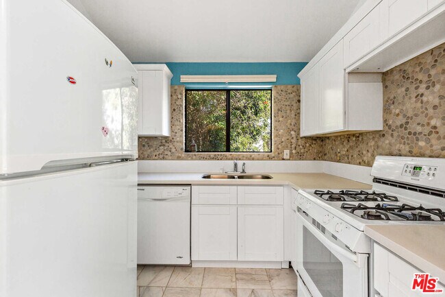 Building Photo - 29231 Heathercliff Rd