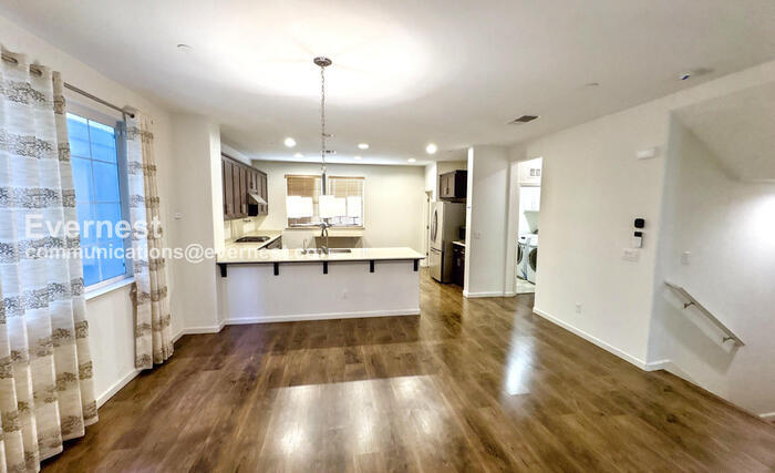 Building Photo - 60 Regency Pl