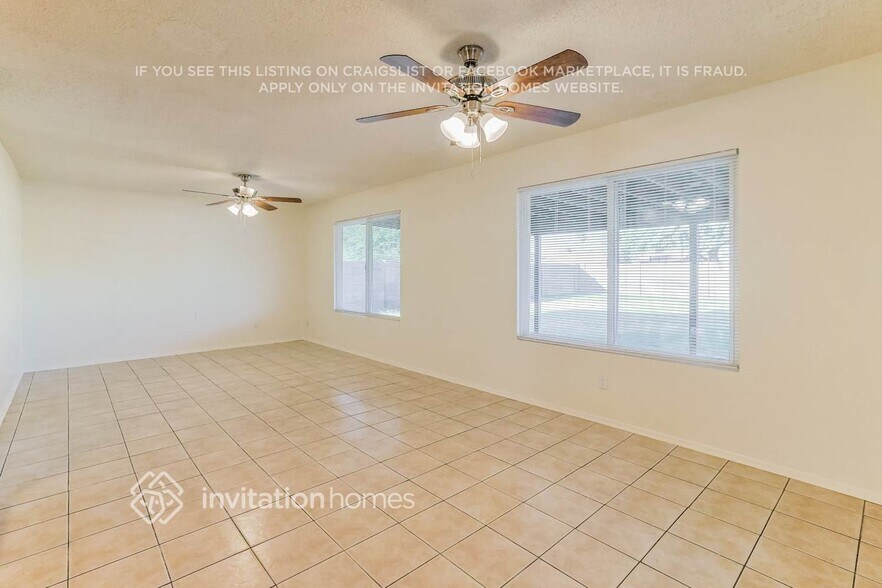 Building Photo - 512 N Los Feliz Dr