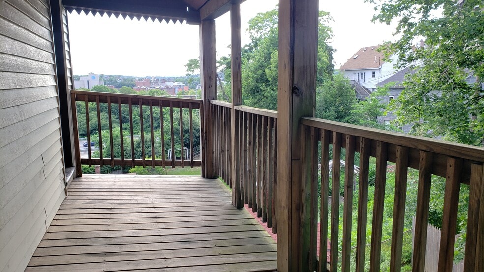 deck - 23 Shelby St