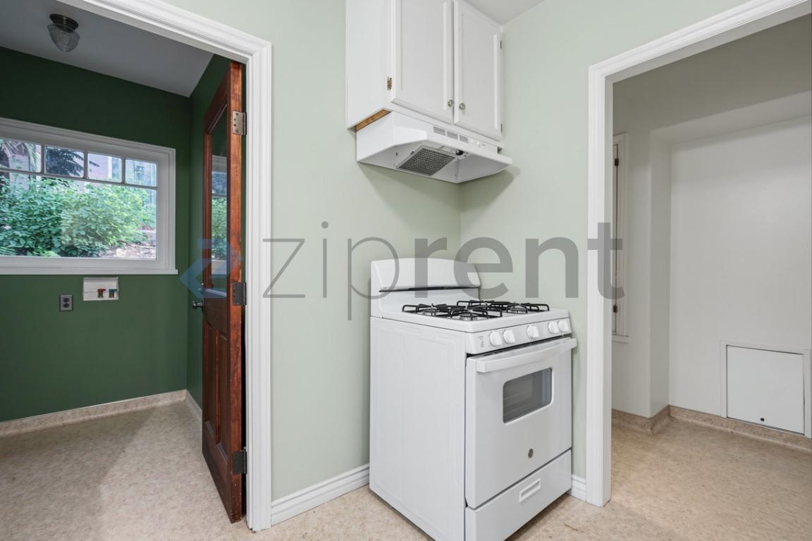 Building Photo - Unit