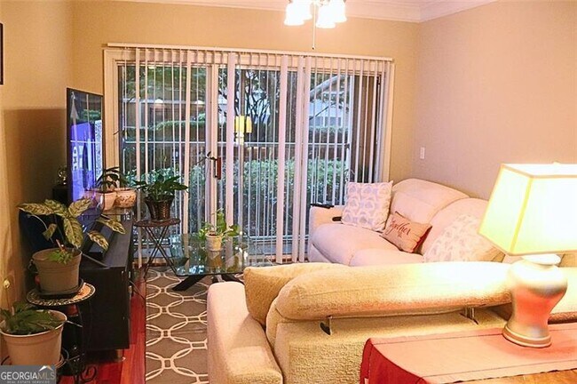 Building Photo - 10 Perimeter Summit Blvd