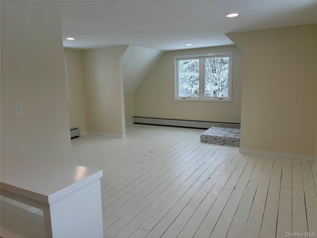 Building Photo - 156 Bloom Rd