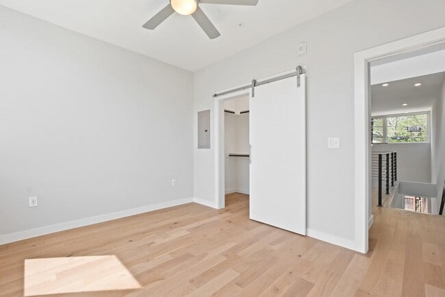 Building Photo - 2002 E 7th St