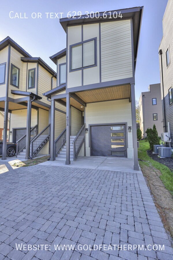 Building Photo - 402 E Trinity Ln