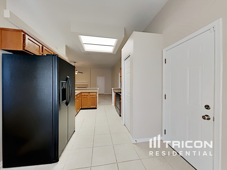 Building Photo - 3251 Deerfield Pointe Dr