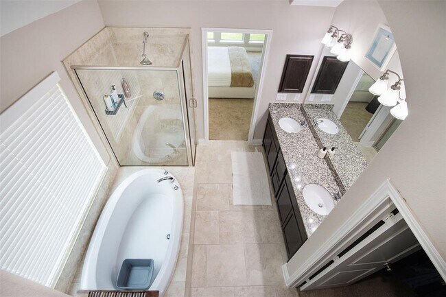 Building Photo - 3034 Hickory Springs Ln