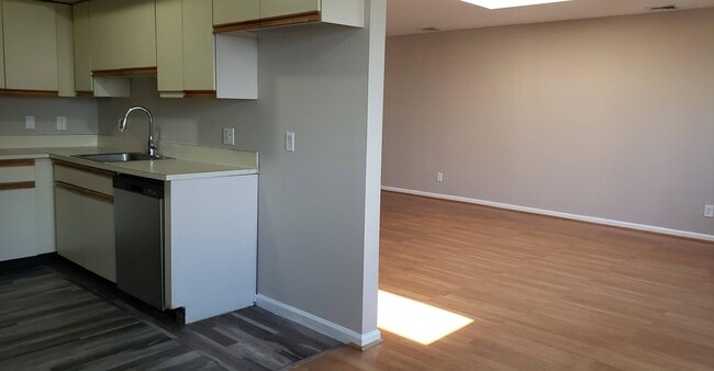 Building Photo - 47 BERGEN Blvd