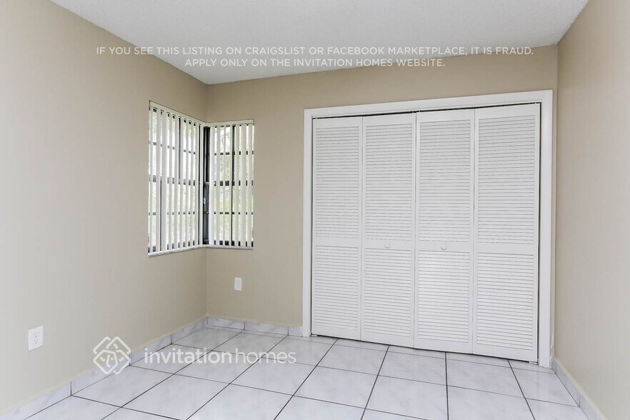 Building Photo - 4705 SW 143rd Ave