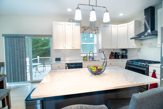 Building Photo - 5 Morse Ave