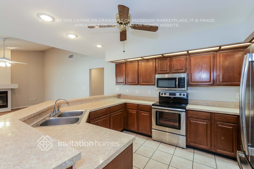 Building Photo - 1412 Holleman Dr