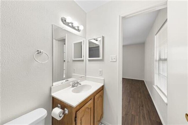 Building Photo - 4626 Larner St