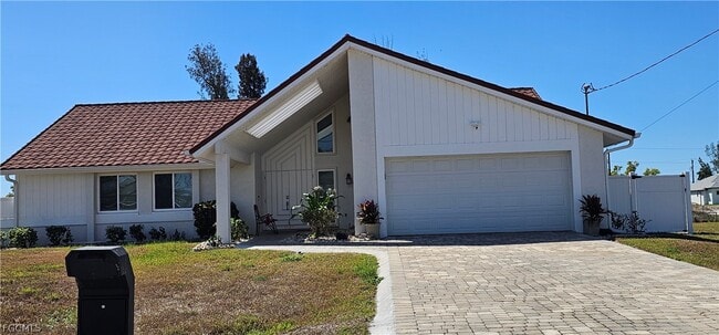 Building Photo - 420 SE 15th Terrace