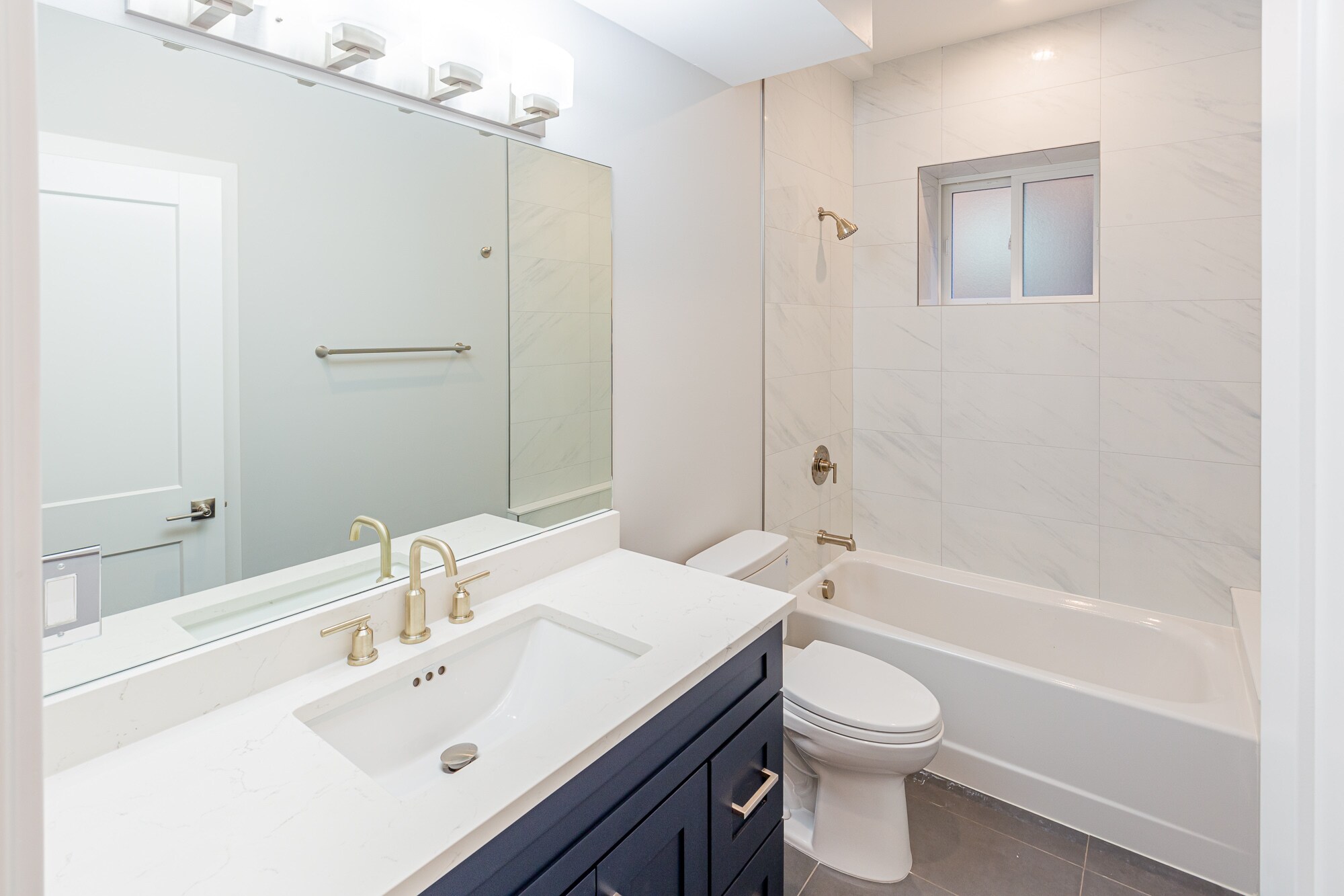 Shared Bath - 6527 N Newgard Ave