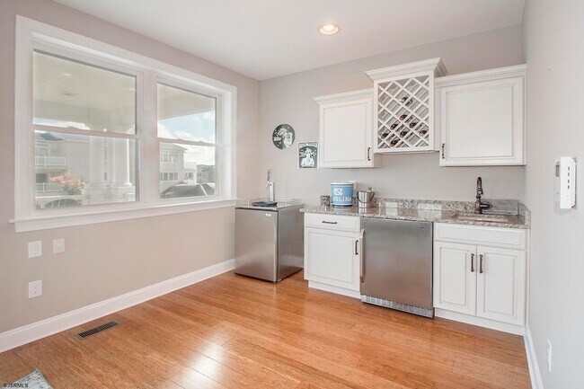 Building Photo - 352 31st St S