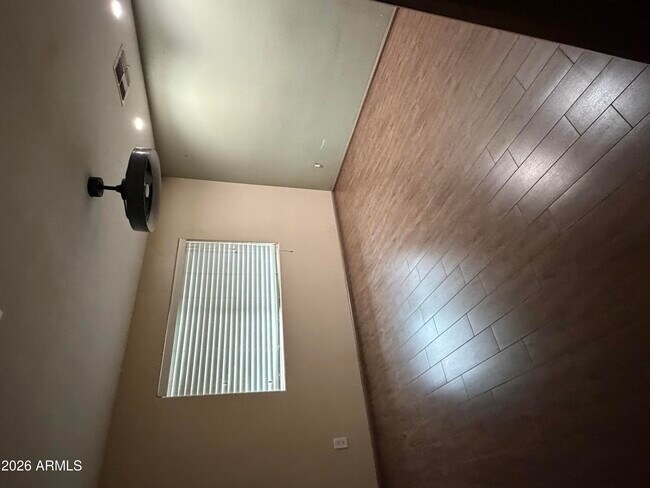 Building Photo - 7613 W Devonshire Ave