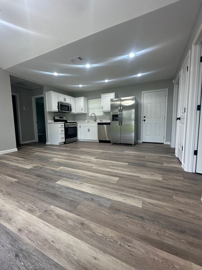Building Photo - 3 Bed 2 Bath New Construction Home