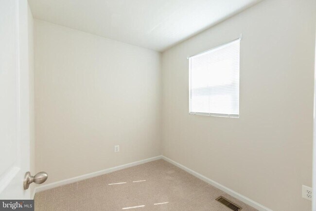 Building Photo - 228 Chandlers Glen Dr