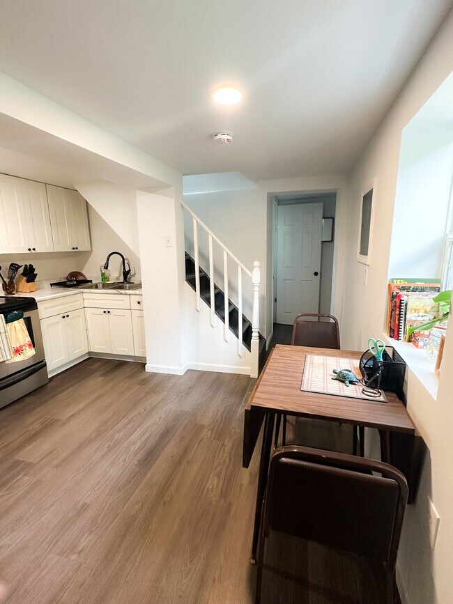 Building Photo - 2919 Elm St