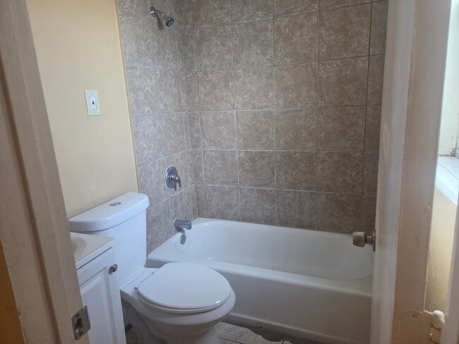 Building Photo - 1509 Pine Tree Ct