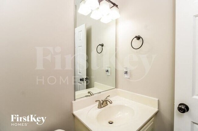 Building Photo - 6063 Parkside Circle