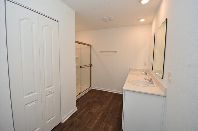 Building Photo - 9 Springwood Dr