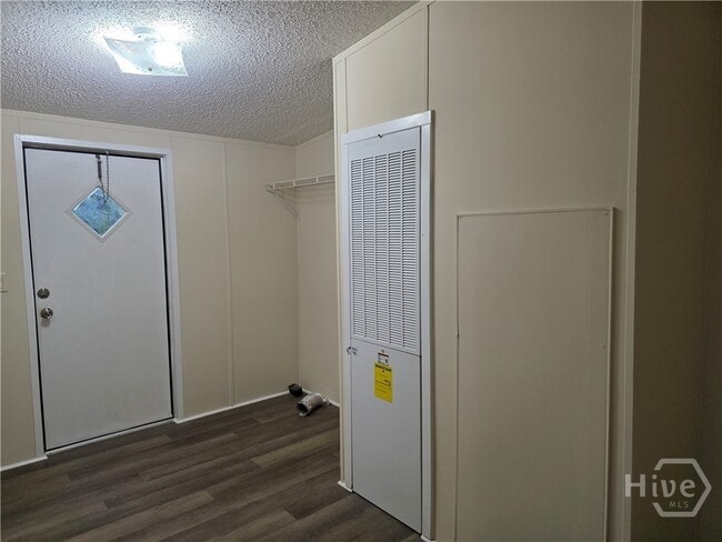 Building Photo - 311 Mockingbird Dr