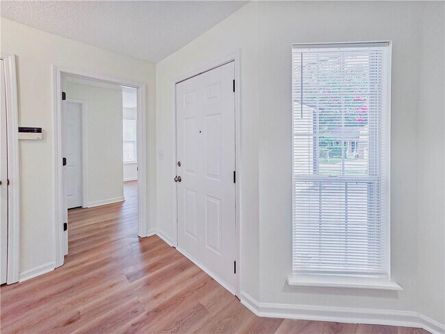 Building Photo - 2806 Vintage Wood Way