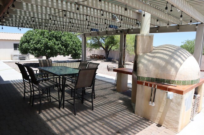 Building Photo - A Backyard Lover's Dream!!!