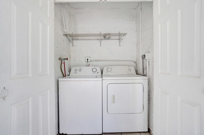 Building Photo - 10585 Royal Palm Blvd