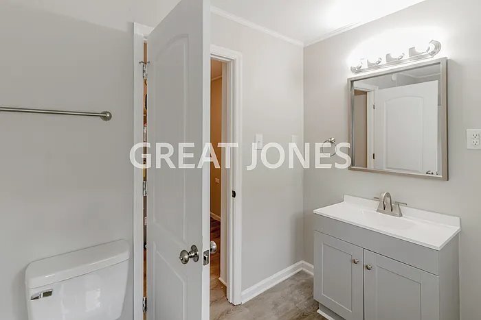 Building Photo - 506 7th Ave SW