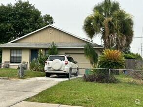Building Photo - Three Bedroom Home, Walking Distance to Ne...